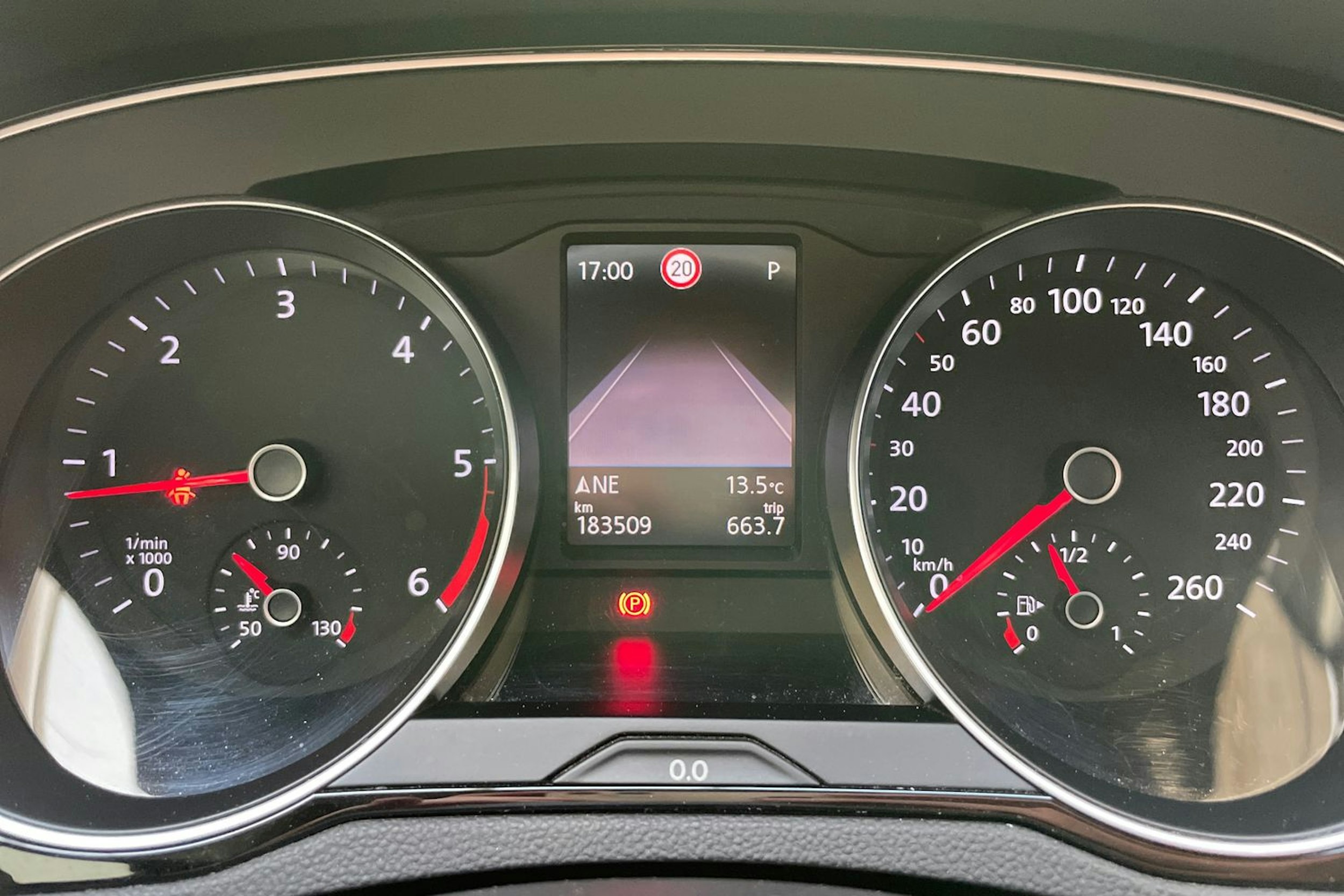 sininen Volkswagen Passat 2020 kuva 15.