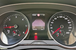 sininen Volkswagen Passat 2020 kuva 15.