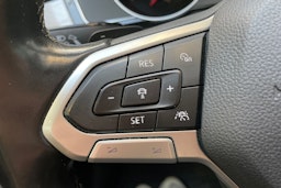 sininen Volkswagen Passat 2020 kuva 16.