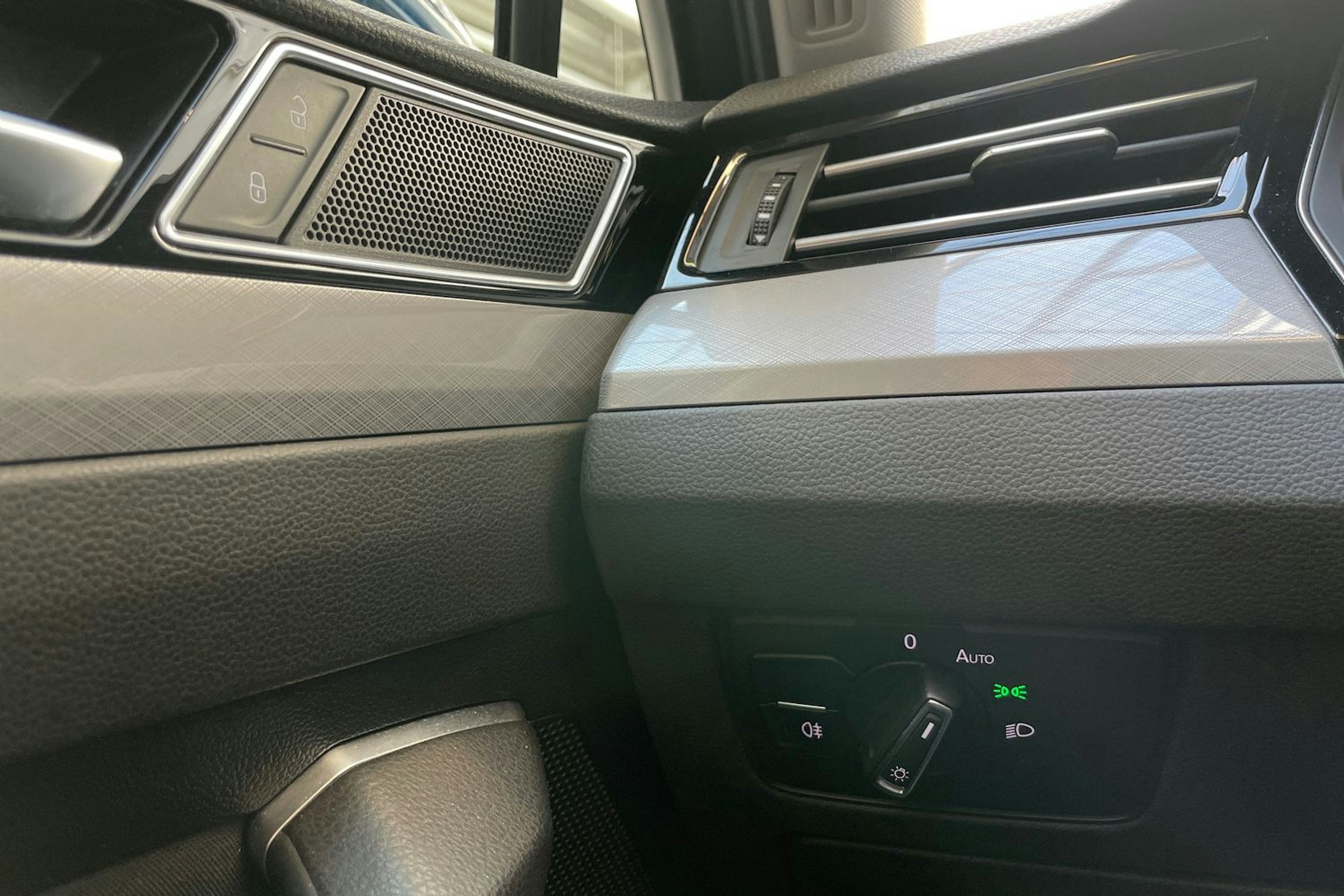sininen Volkswagen Passat 2020 kuva 18.