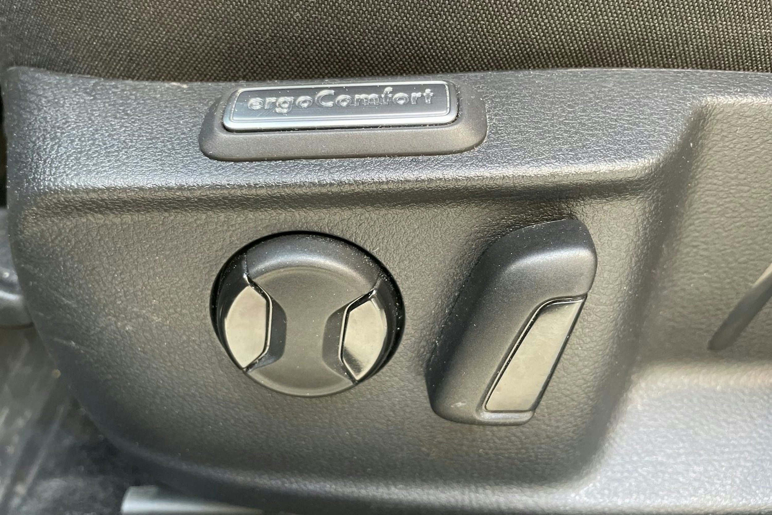 sininen Volkswagen Passat 2020 kuva 21.