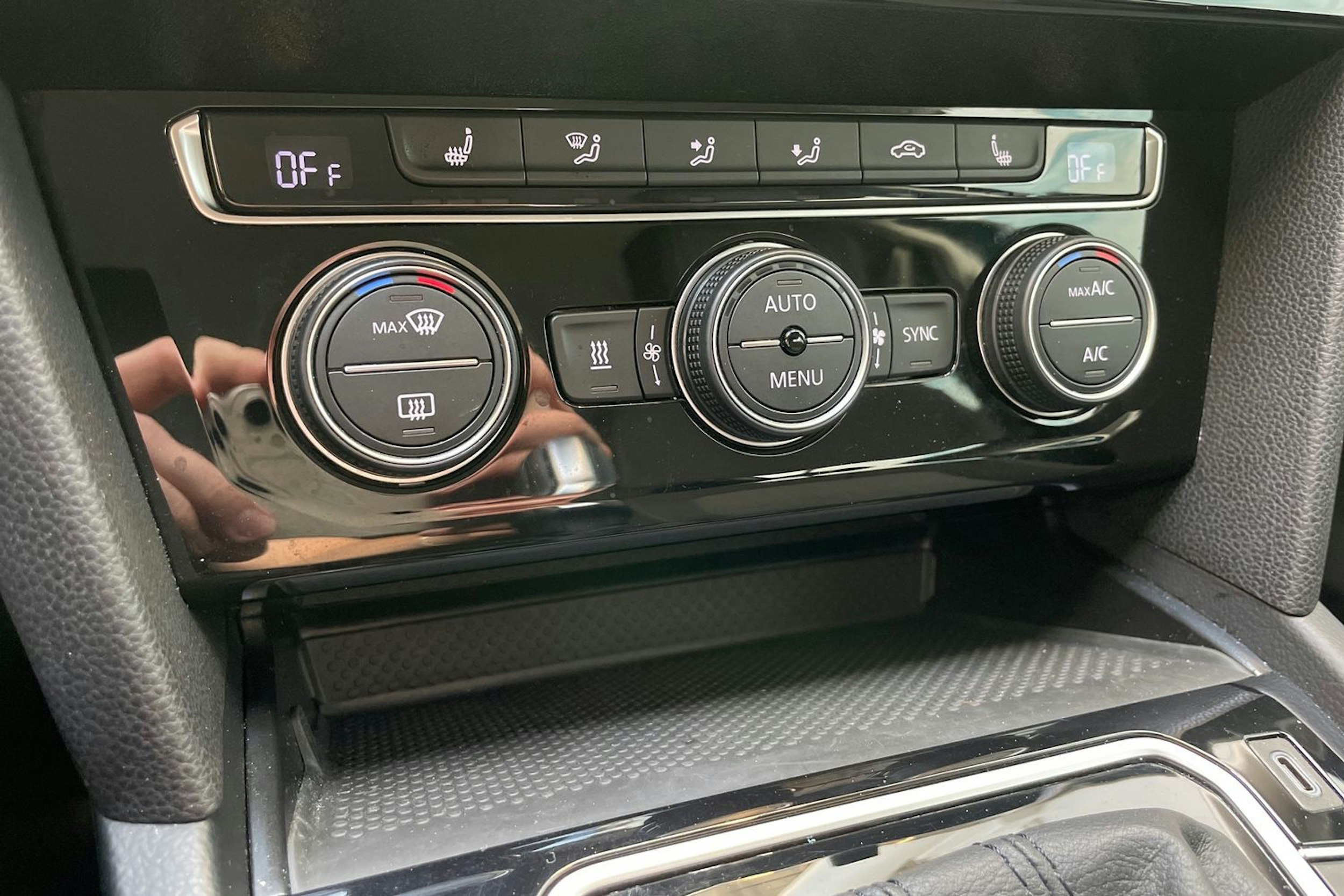 sininen Volkswagen Passat 2020 kuva 25.