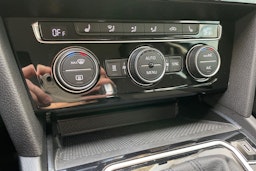sininen Volkswagen Passat 2020 kuva 25.
