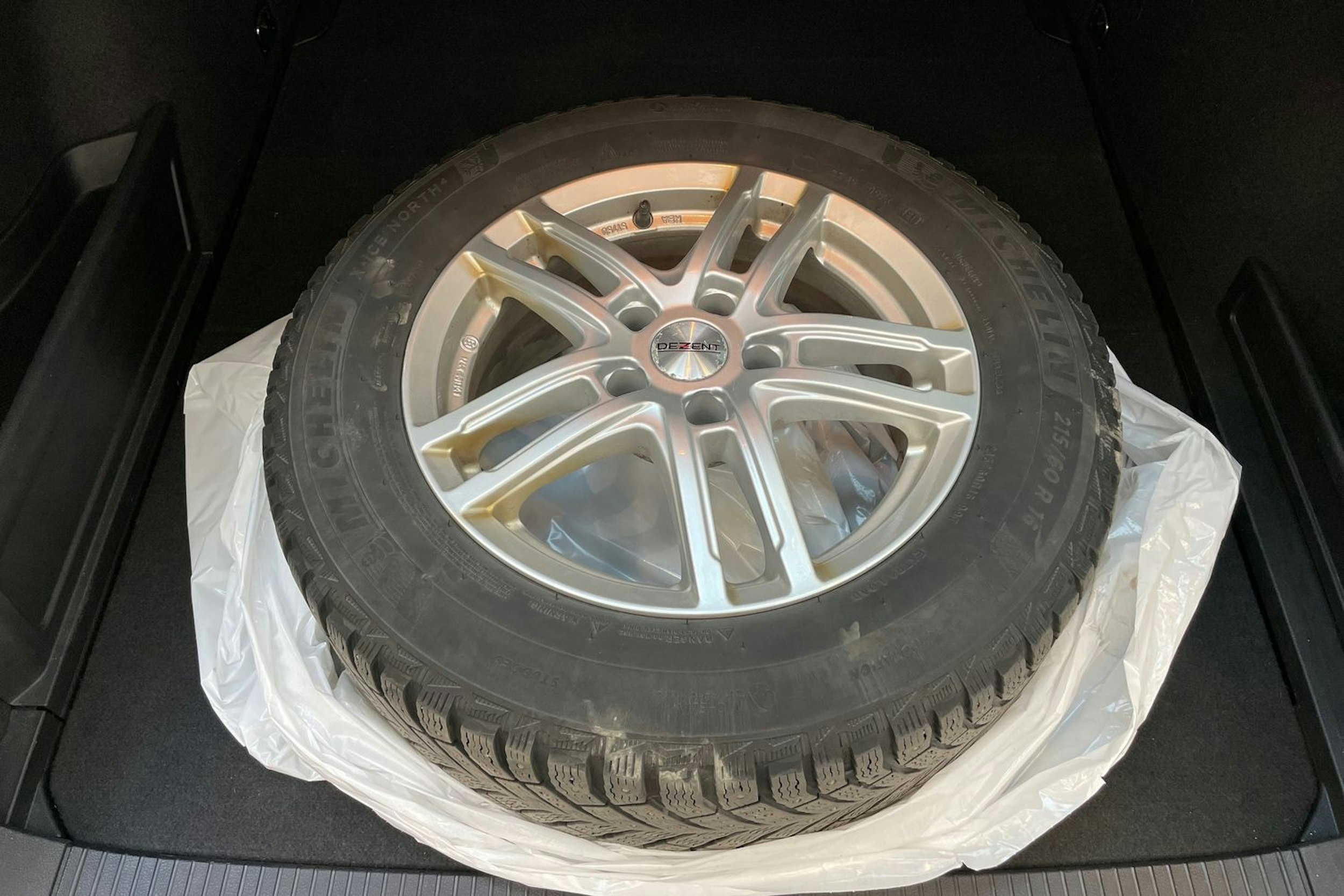 sininen Volkswagen Passat 2020 kuva 29.