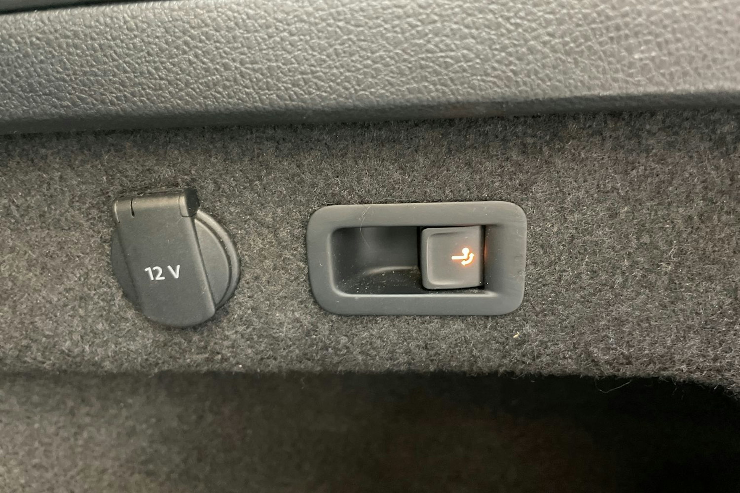 sininen Volkswagen Passat 2020 kuva 30.