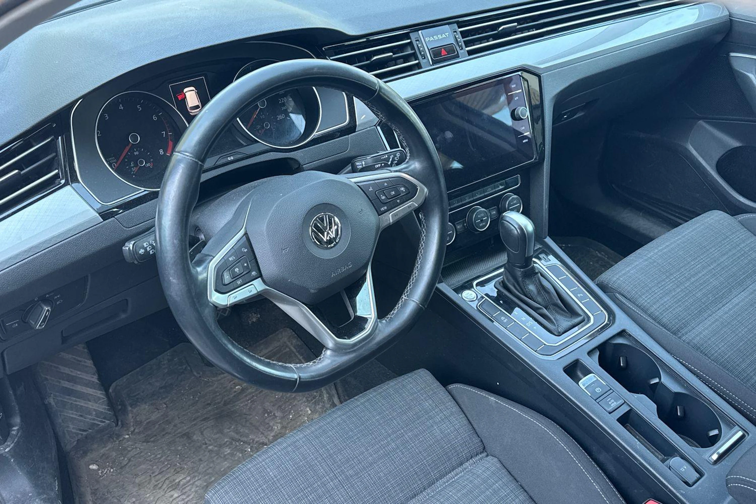 valkoinen Volkswagen Passat 2020 kuva 3.