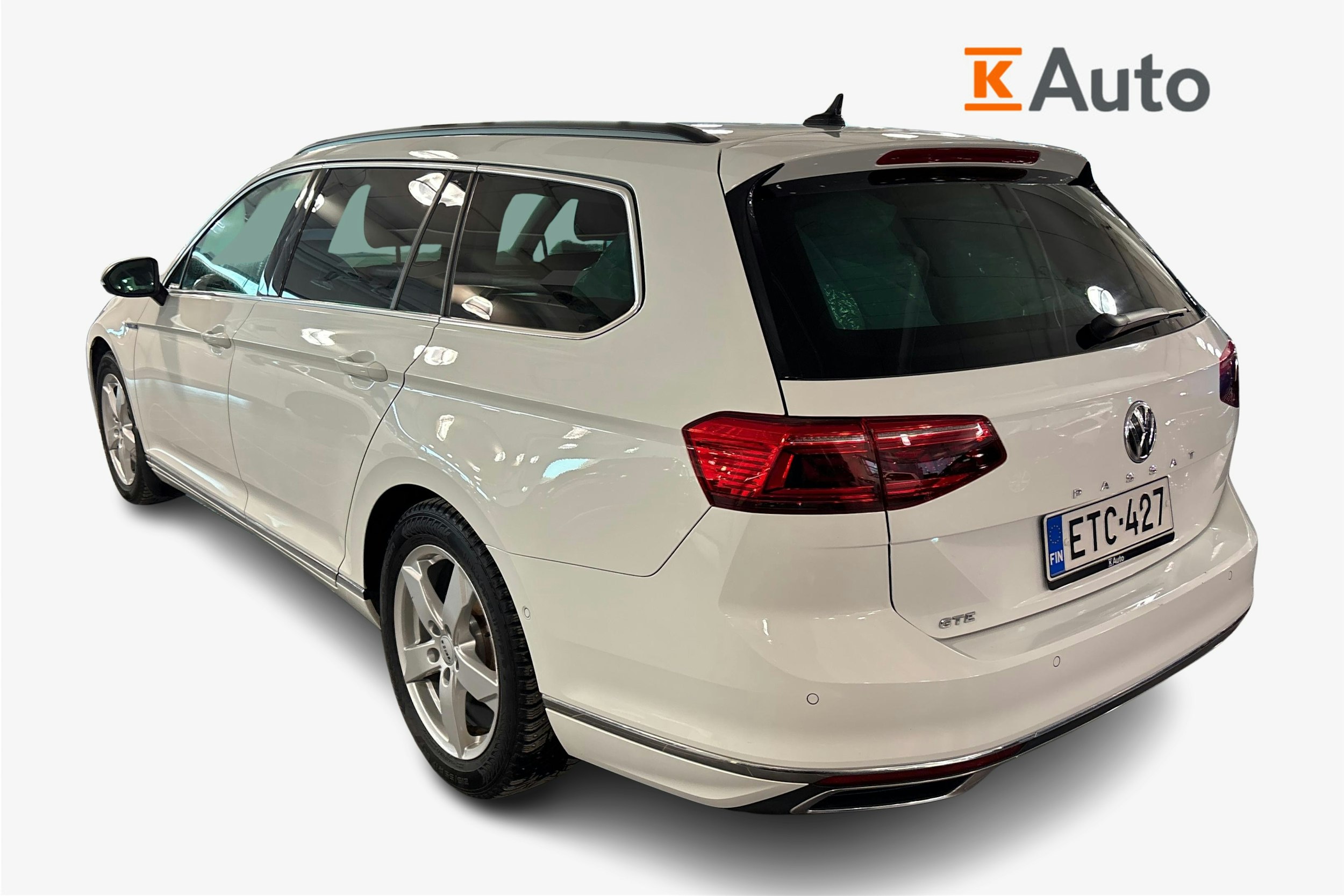 valkoinen Volkswagen Passat 2020 kuva 2.