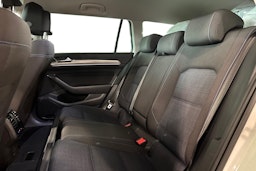 valkoinen Volkswagen Passat 2020 kuva 10.