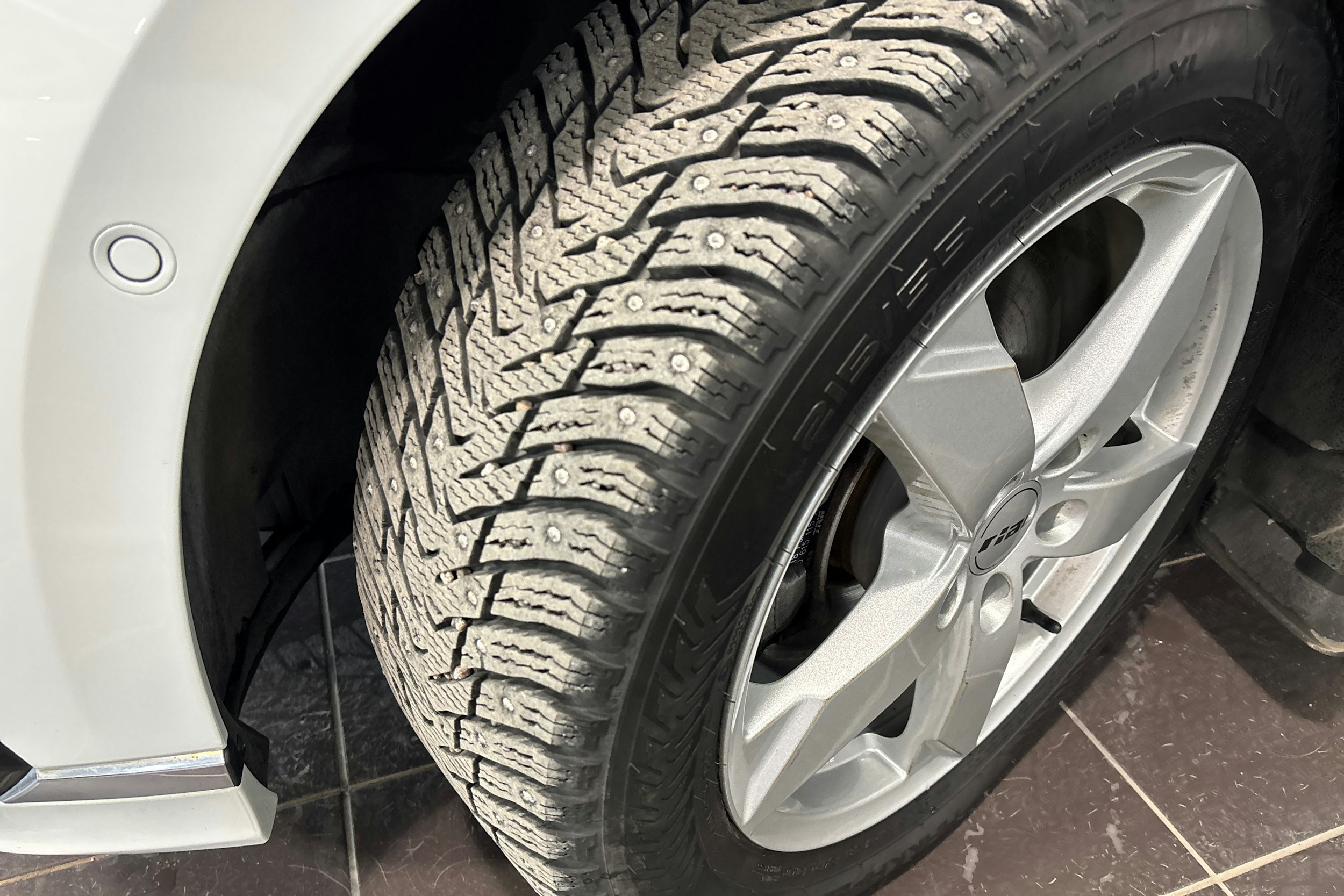 valkoinen Volkswagen Passat 2020 kuva 13.