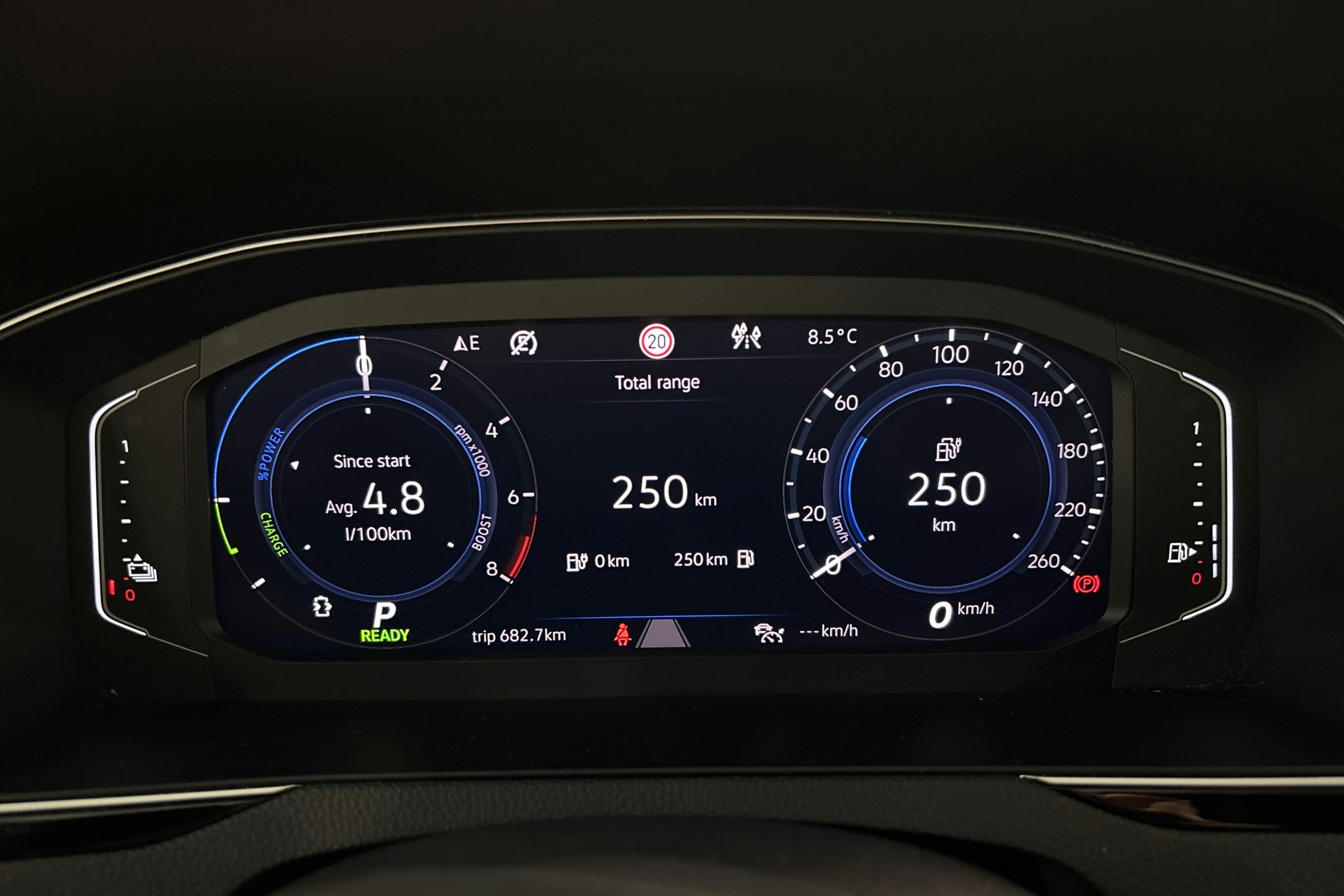 valkoinen Volkswagen Passat 2020 kuva 14.