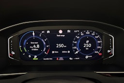 valkoinen Volkswagen Passat 2020 kuva 14.