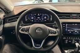 valkoinen Volkswagen Passat 2020 kuva 15.
