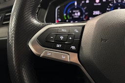 valkoinen Volkswagen Passat 2020 kuva 16.