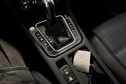 valkoinen Volkswagen Passat 2020 kuva 18.