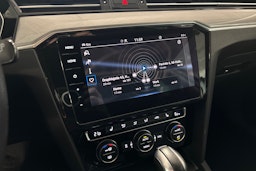 valkoinen Volkswagen Passat 2020 kuva 19.