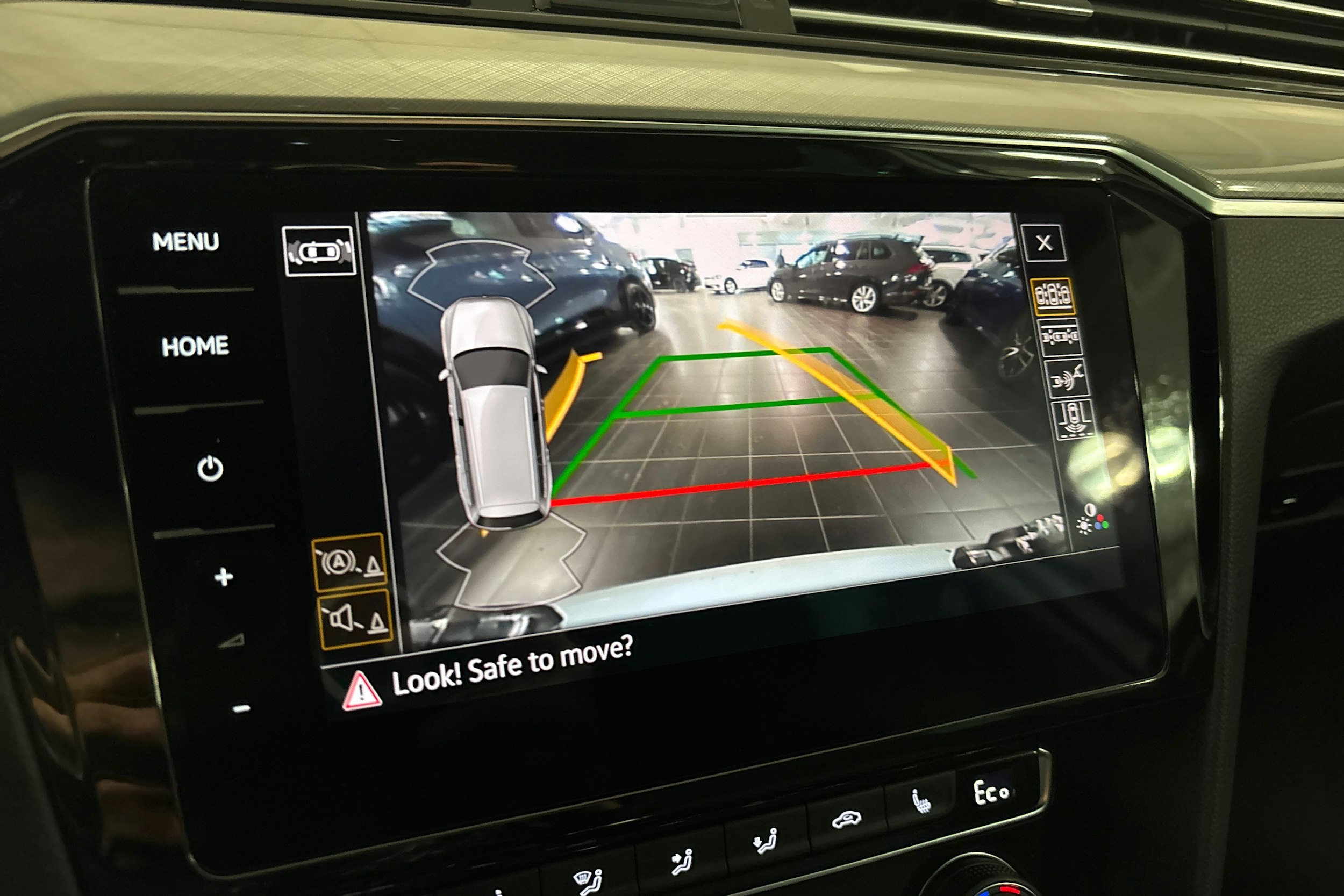 valkoinen Volkswagen Passat 2020 kuva 20.