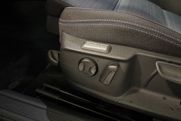 valkoinen Volkswagen Passat 2020 kuva 21.