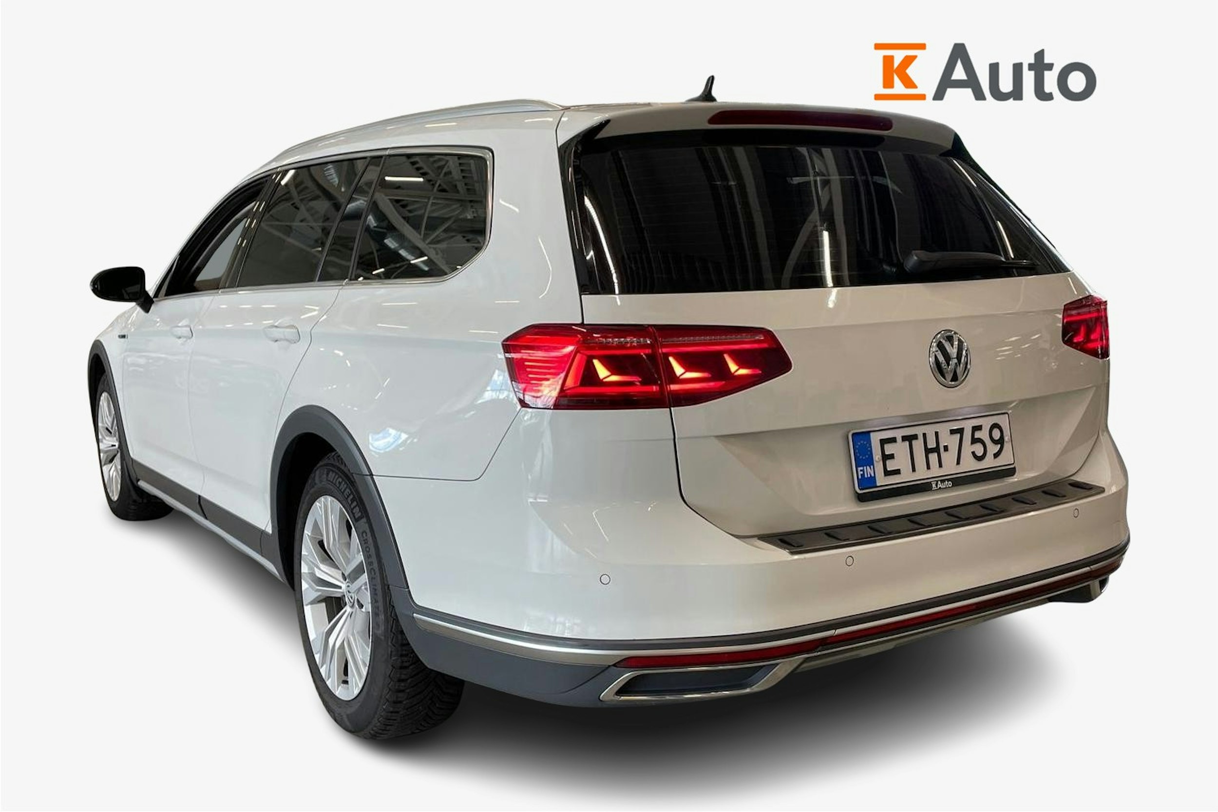 valkoinen Volkswagen Passat 2020 kuva 2.