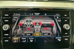valkoinen Volkswagen Passat 2020 kuva 30.