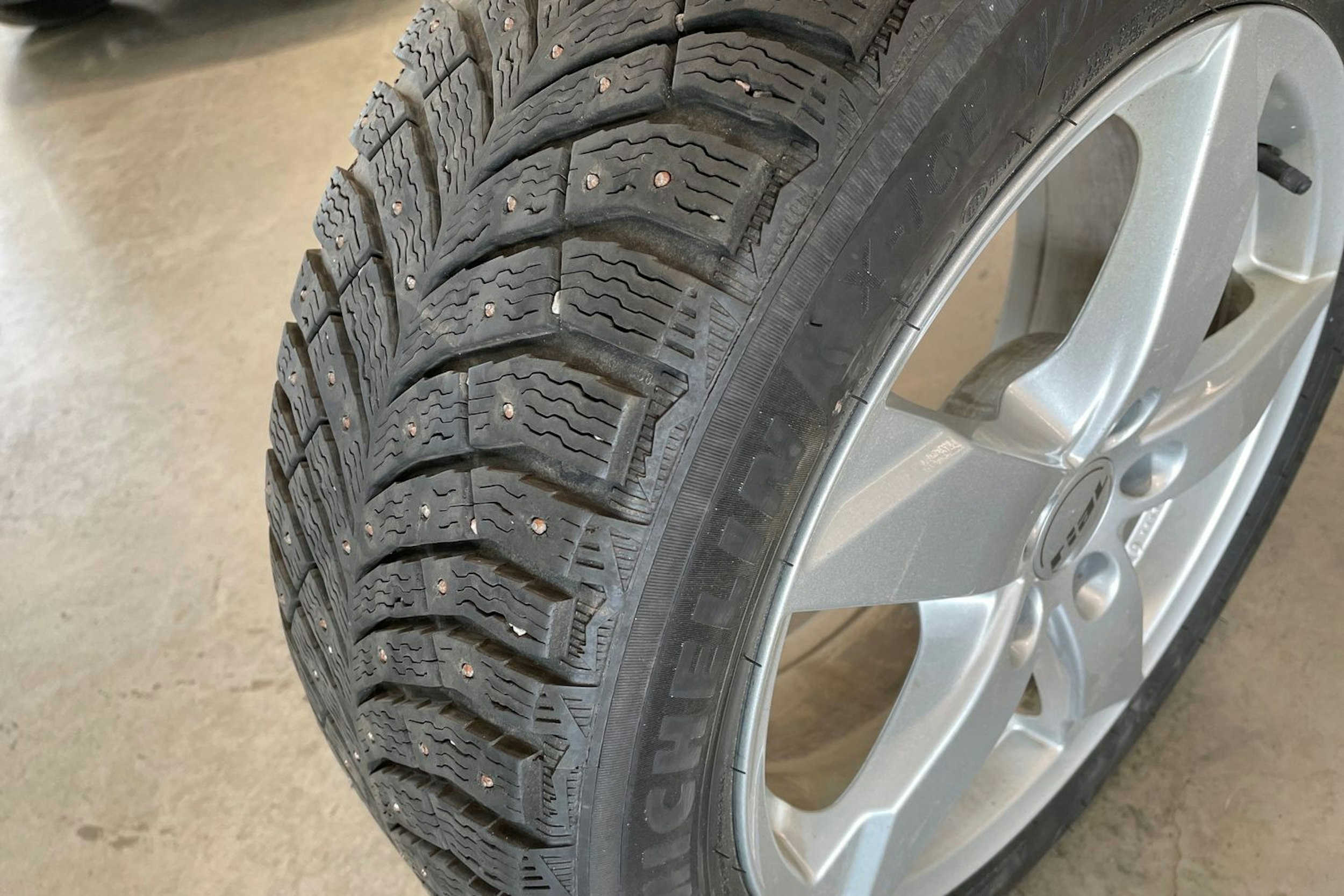 valkoinen Volkswagen Passat 2020 kuva 39.
