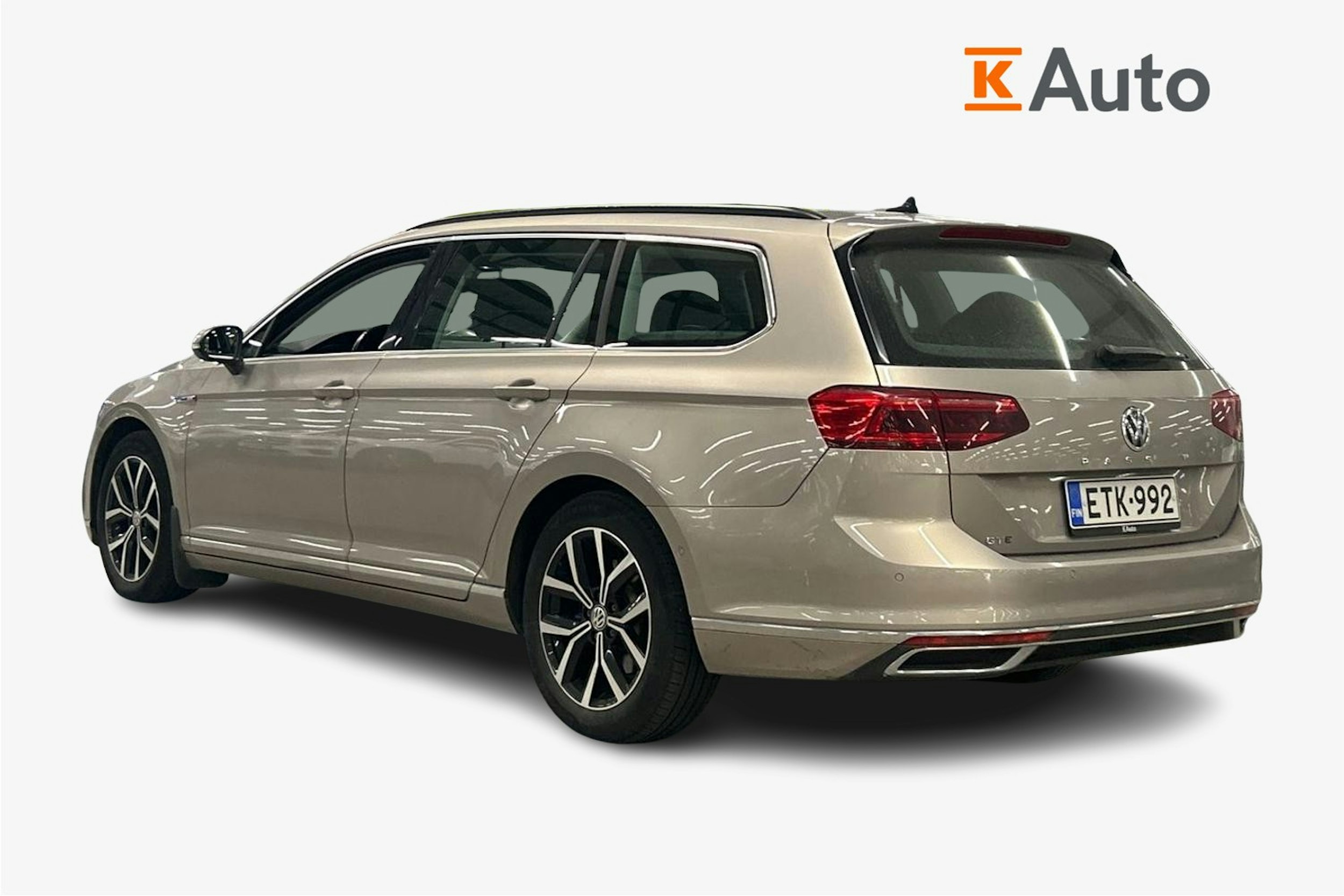 keltainen Volkswagen Passat 2020 kuva 2.