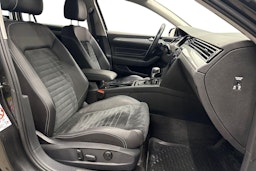 harmaa Volkswagen Passat 2021 kuva 8.
