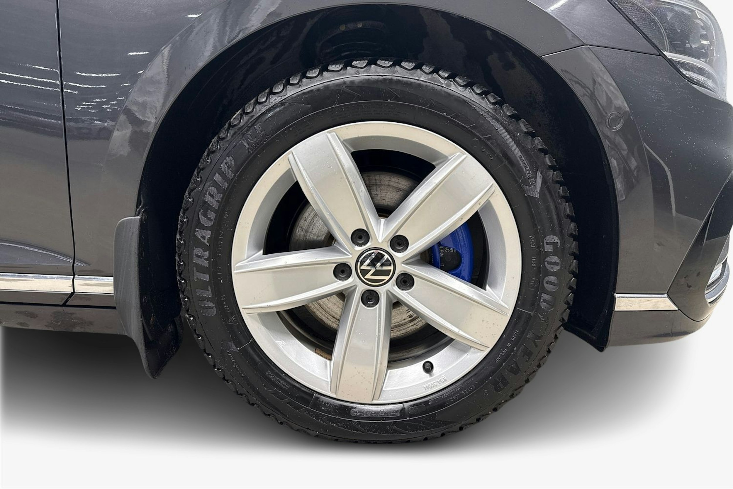 harmaa Volkswagen Passat 2021 kuva 9.