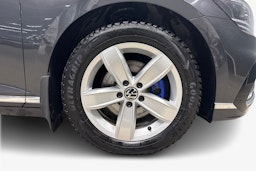 harmaa Volkswagen Passat 2021 kuva 9.