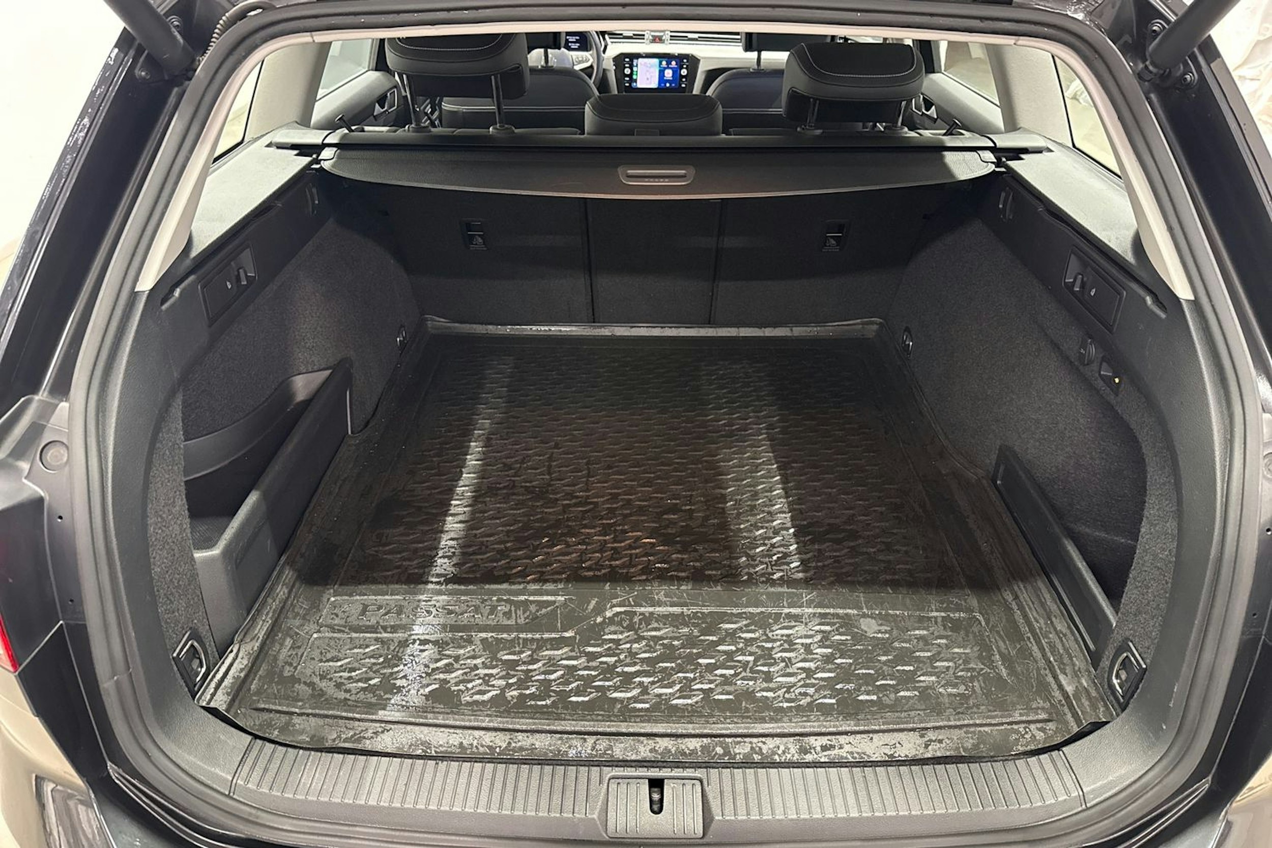 harmaa Volkswagen Passat 2021 kuva 12.