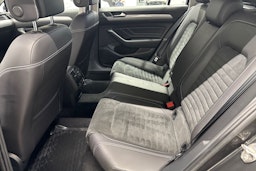 harmaa Volkswagen Passat 2021 kuva 13.