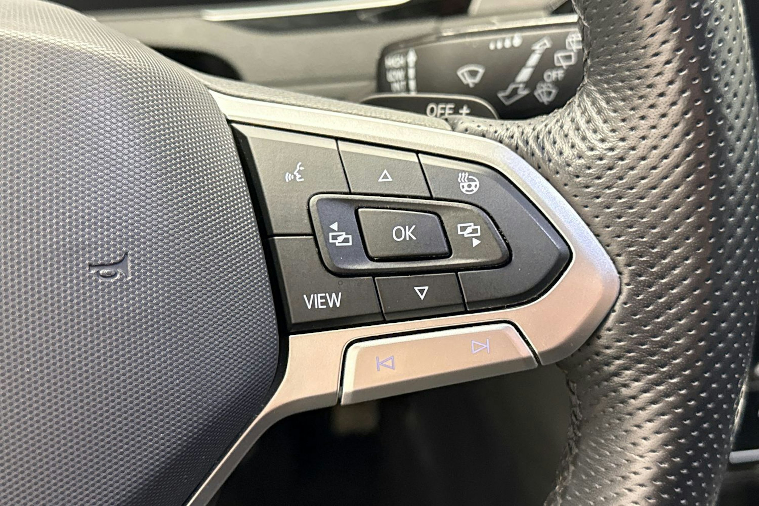 harmaa Volkswagen Passat 2021 kuva 17.