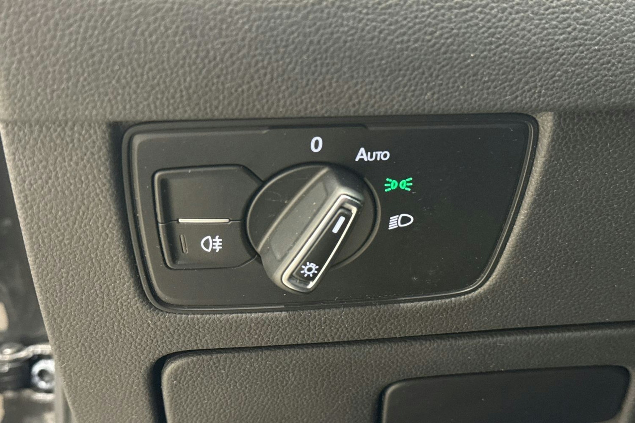 harmaa Volkswagen Passat 2021 kuva 18.