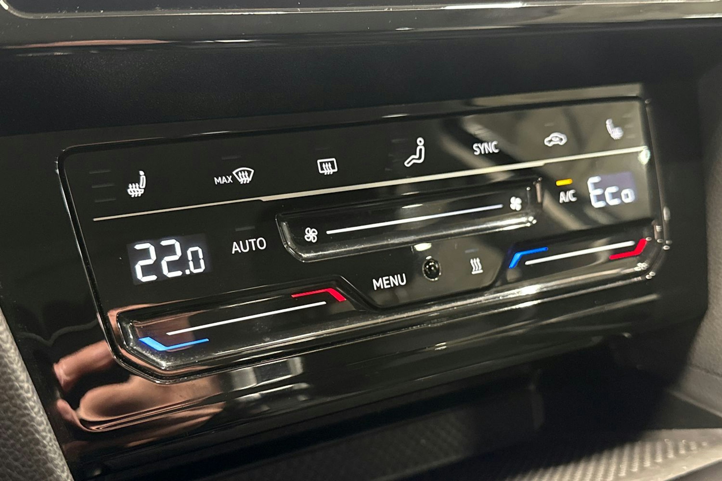 harmaa Volkswagen Passat 2021 kuva 21.