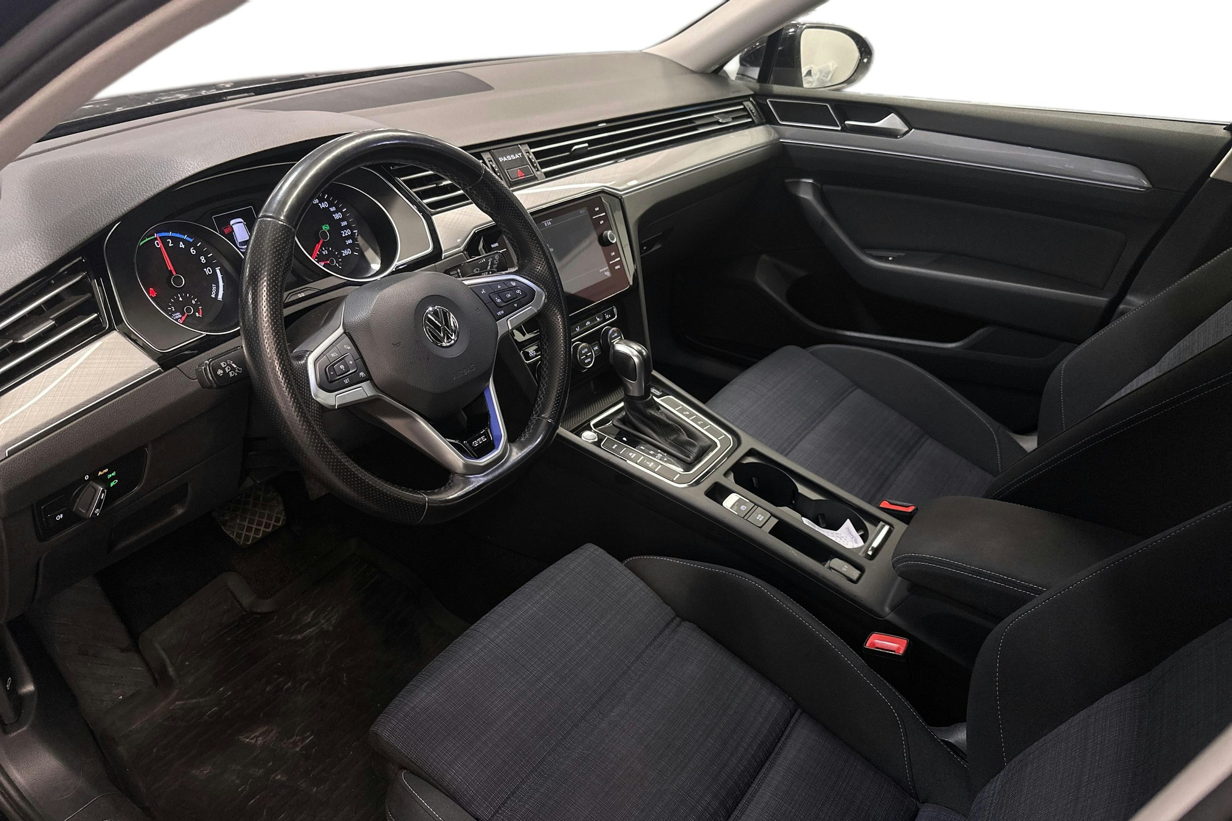 Musta Volkswagen PASSAT 2020 kuva 7.