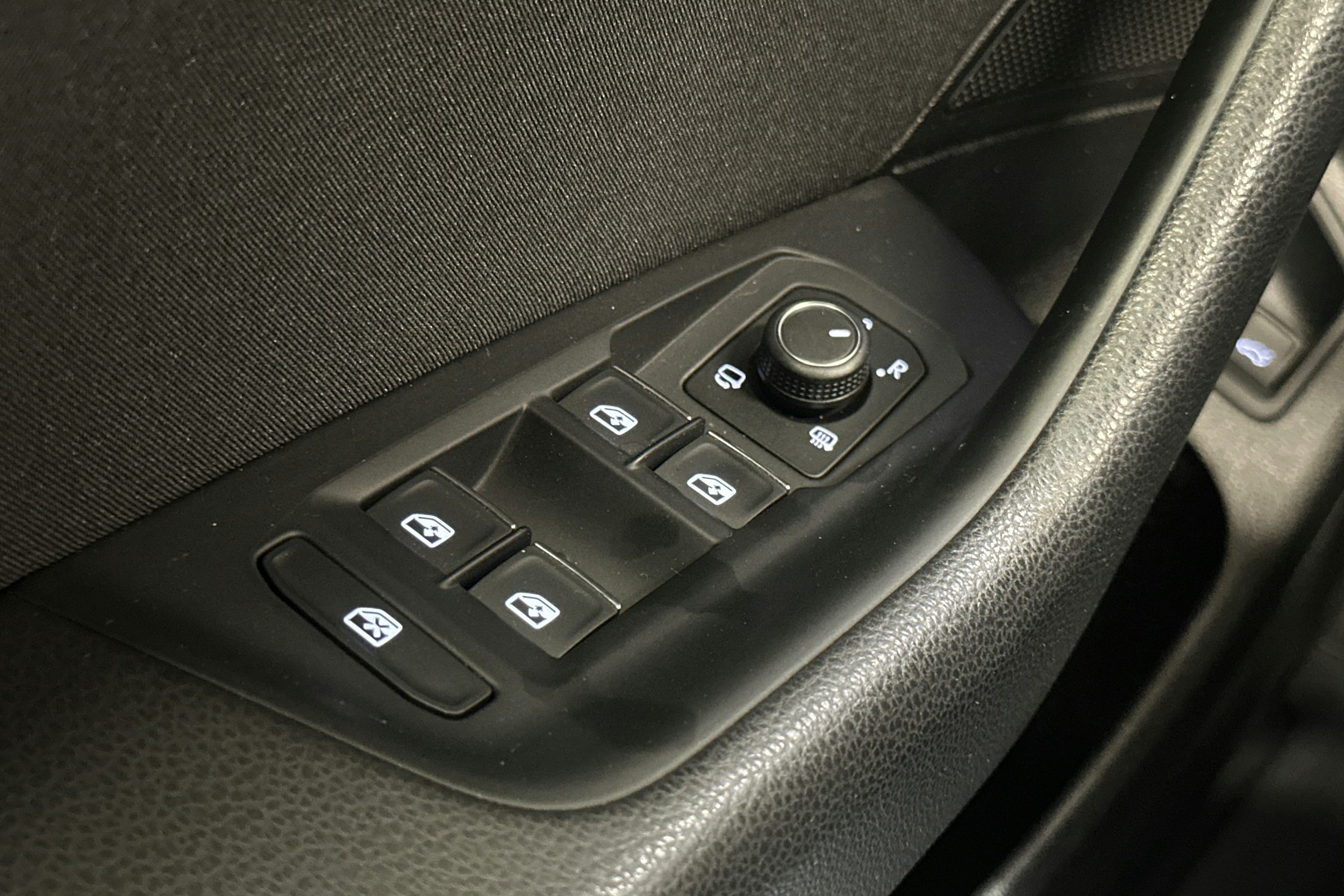 Musta Volkswagen PASSAT 2020 kuva 15.