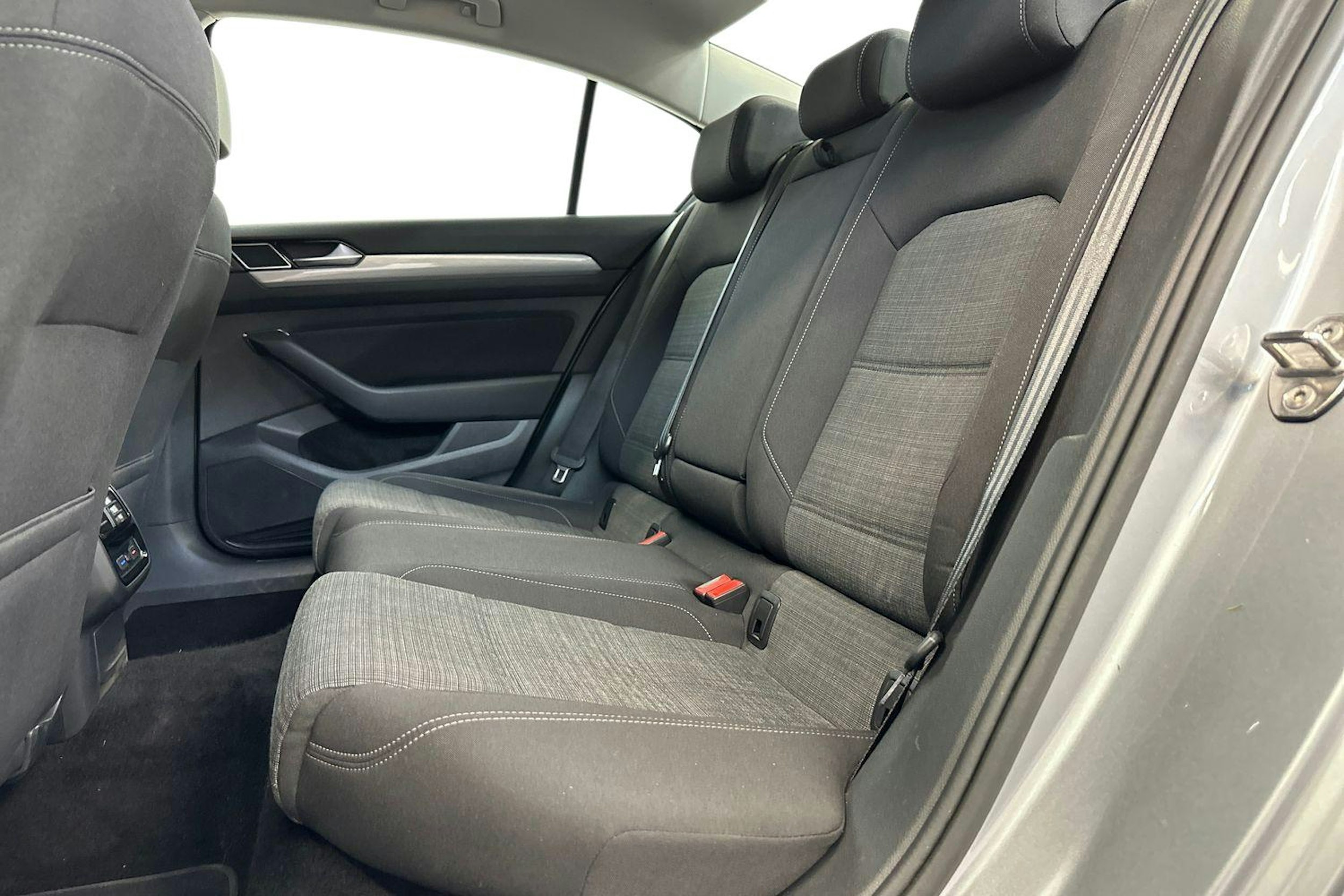 sininen Volkswagen Passat 2020 kuva 10.
