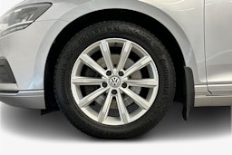 sininen Volkswagen Passat 2020 kuva 11.