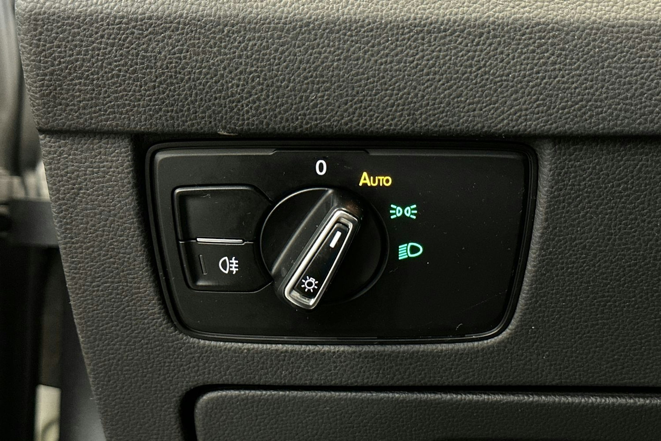 sininen Volkswagen Passat 2020 kuva 19.