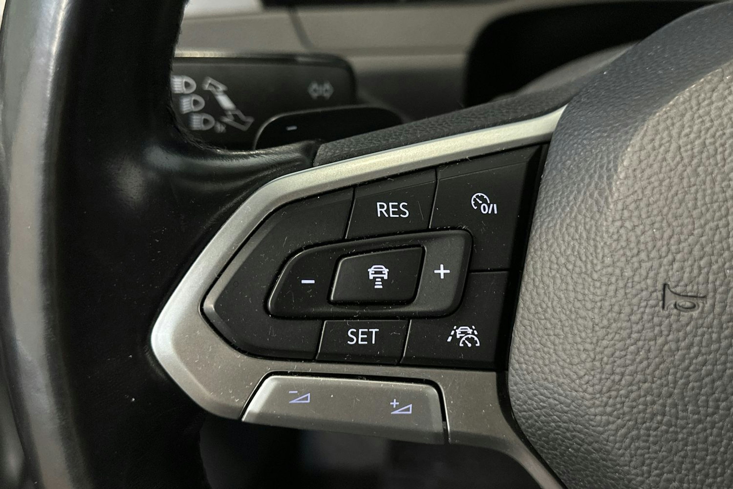 sininen Volkswagen Passat 2020 kuva 20.