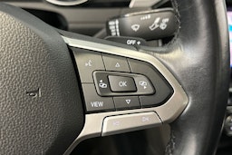 sininen Volkswagen Passat 2020 kuva 21.