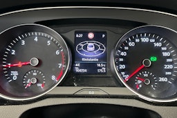 sininen Volkswagen Passat 2020 kuva 22.