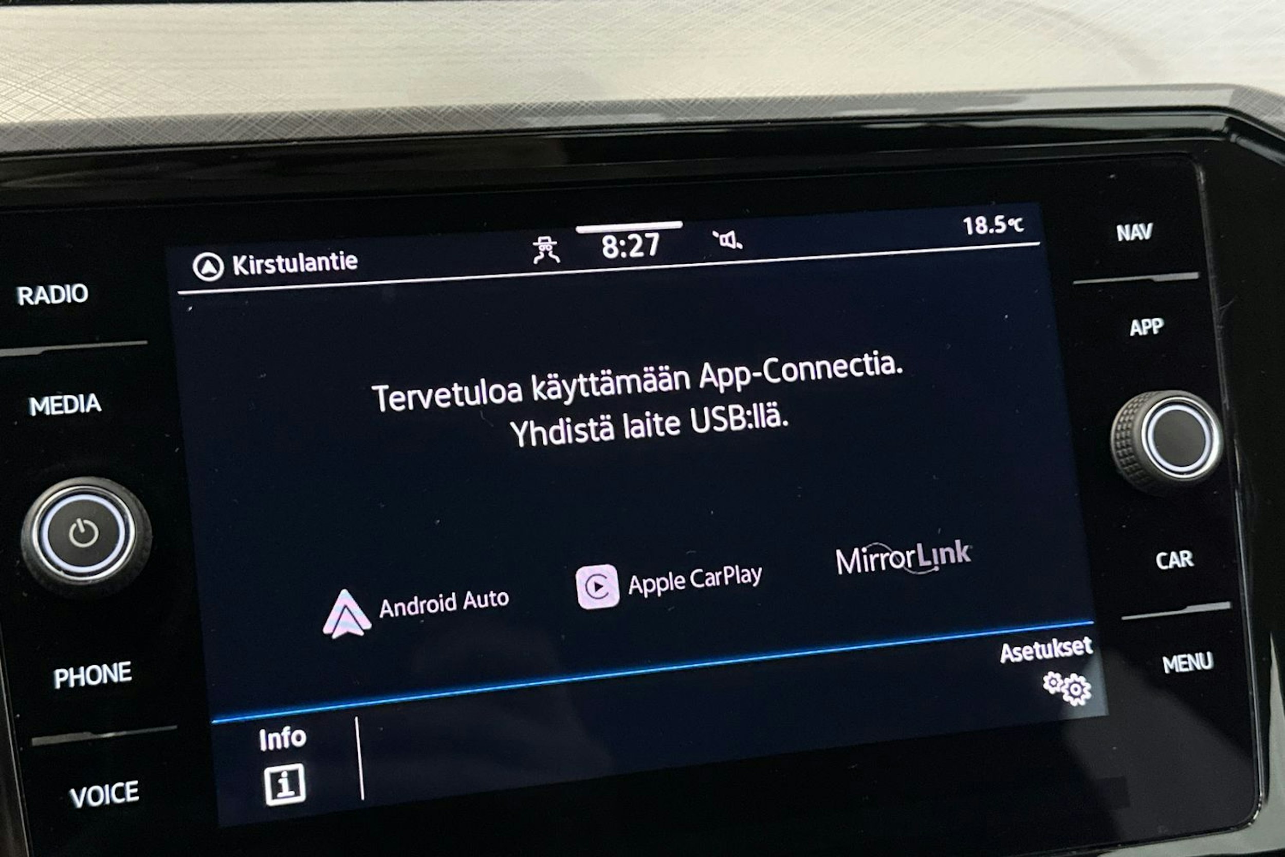sininen Volkswagen Passat 2020 kuva 24.