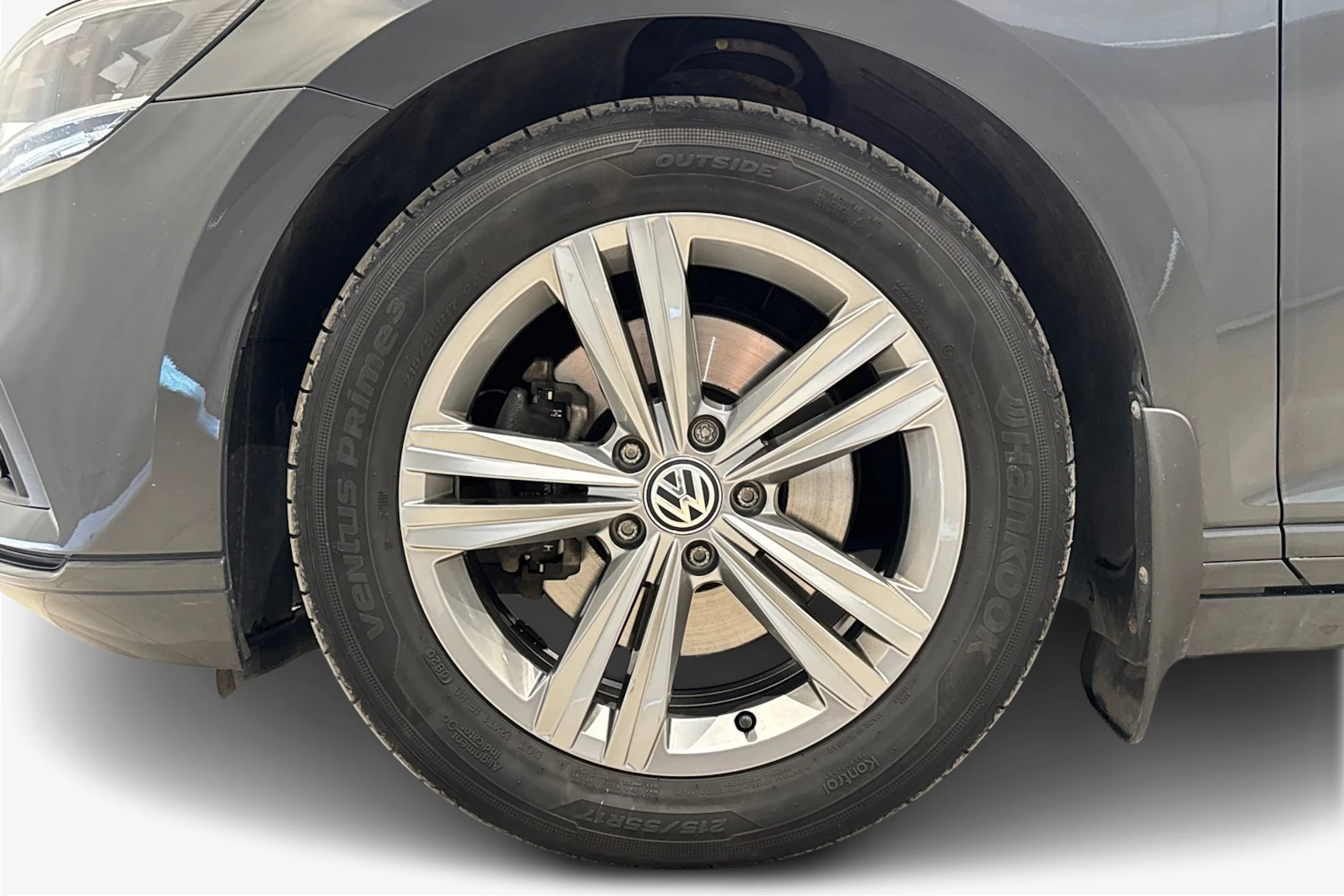 harmaa Volkswagen Passat 2020 kuva 12.