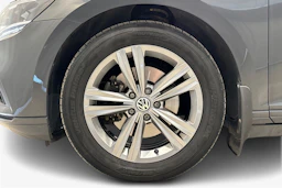 harmaa Volkswagen Passat 2020 kuva 12.