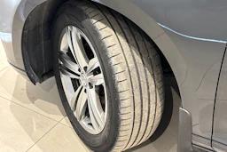 harmaa Volkswagen Passat 2020 kuva 13.