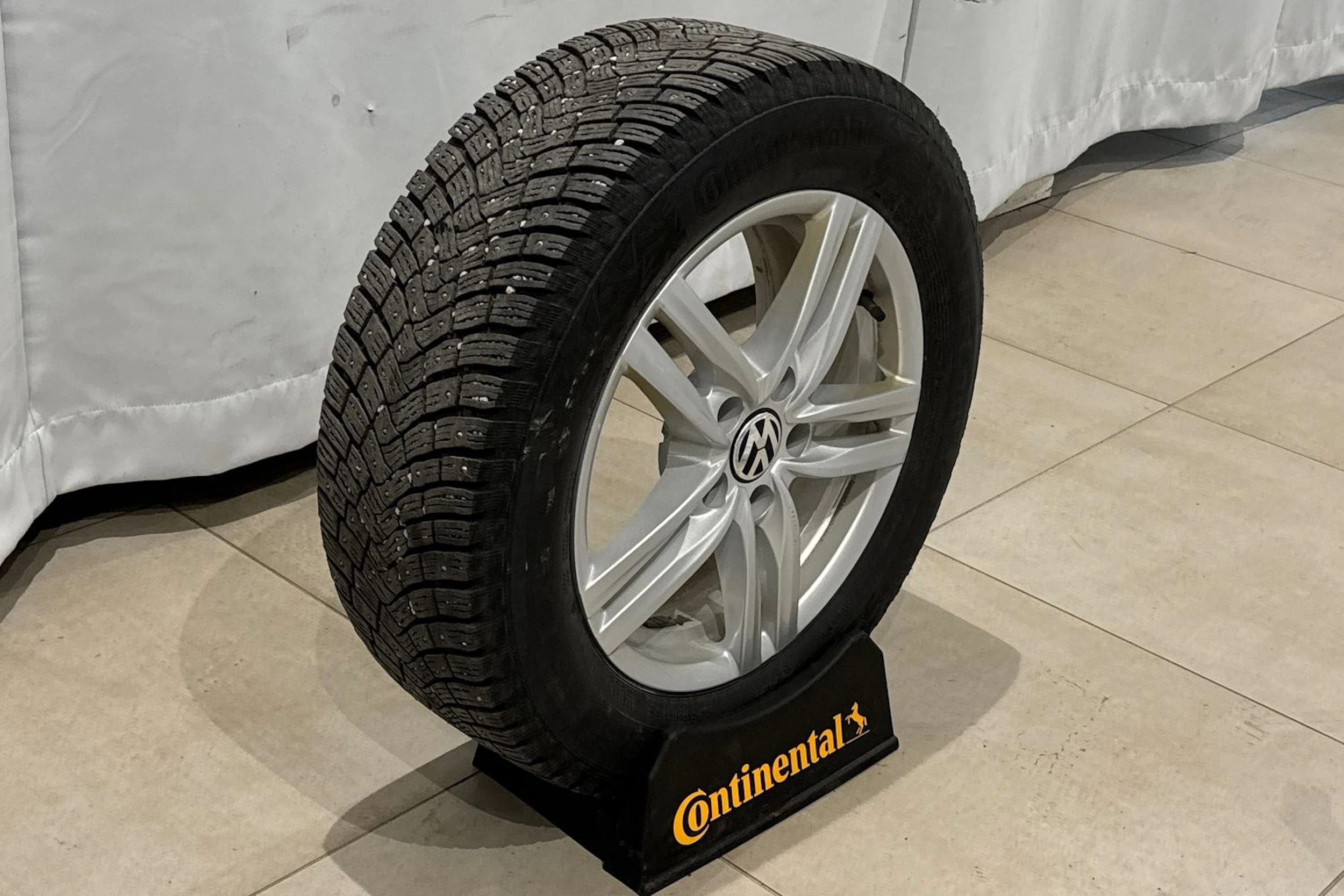 harmaa Volkswagen Passat 2020 kuva 15.