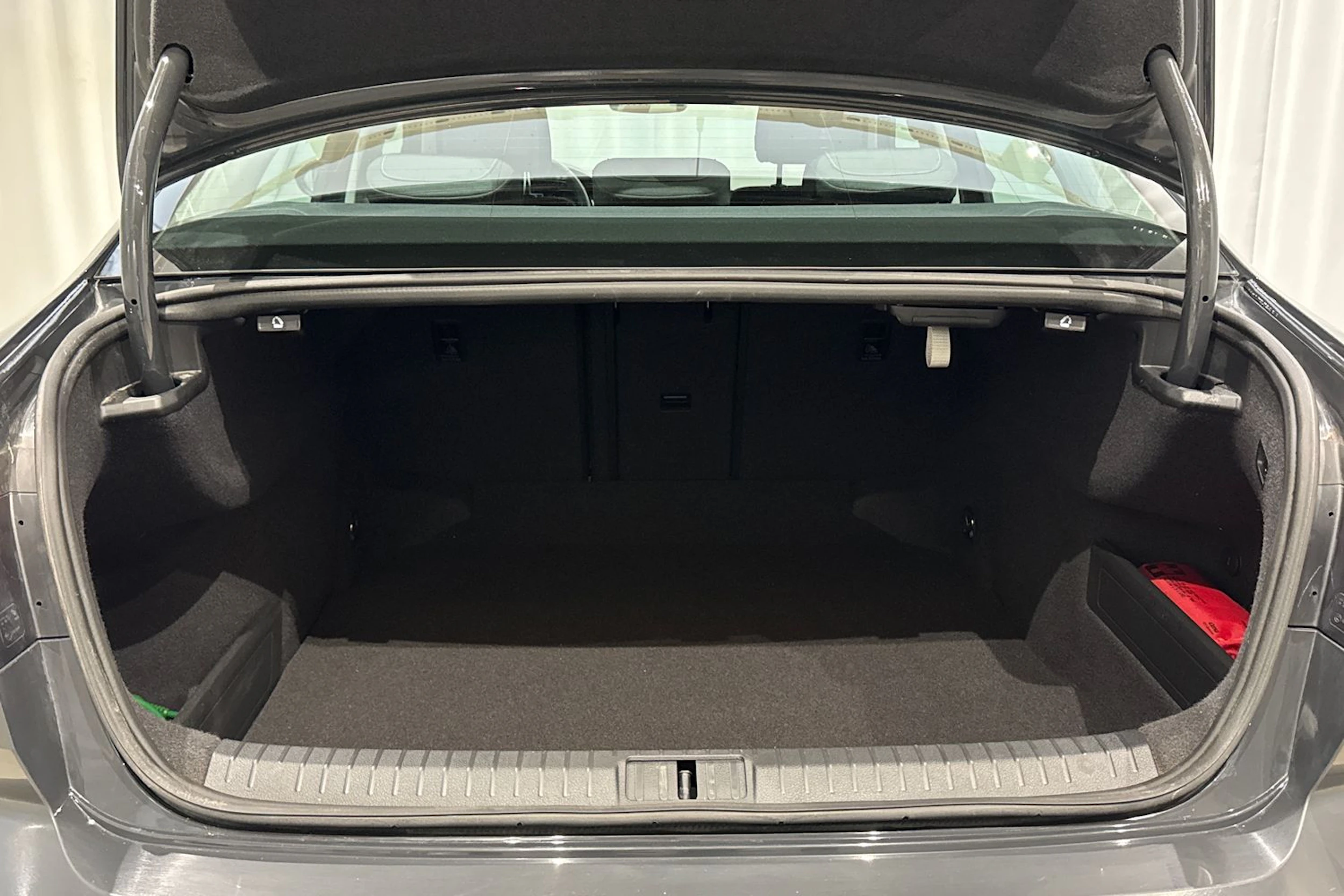 harmaa Volkswagen Passat 2020 kuva 16.