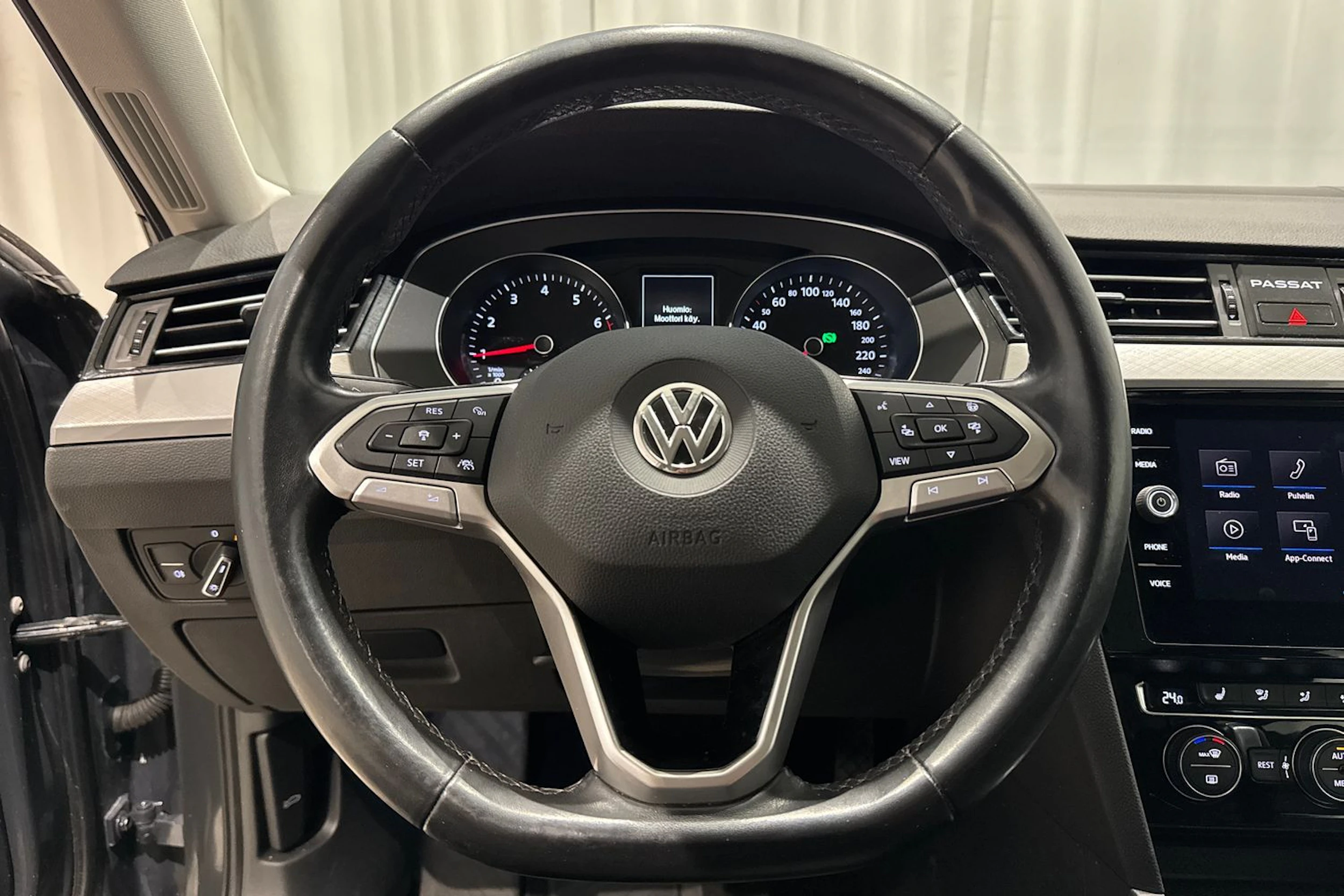 harmaa Volkswagen Passat 2020 kuva 20.