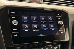 harmaa Volkswagen Passat 2020 kuva 22.