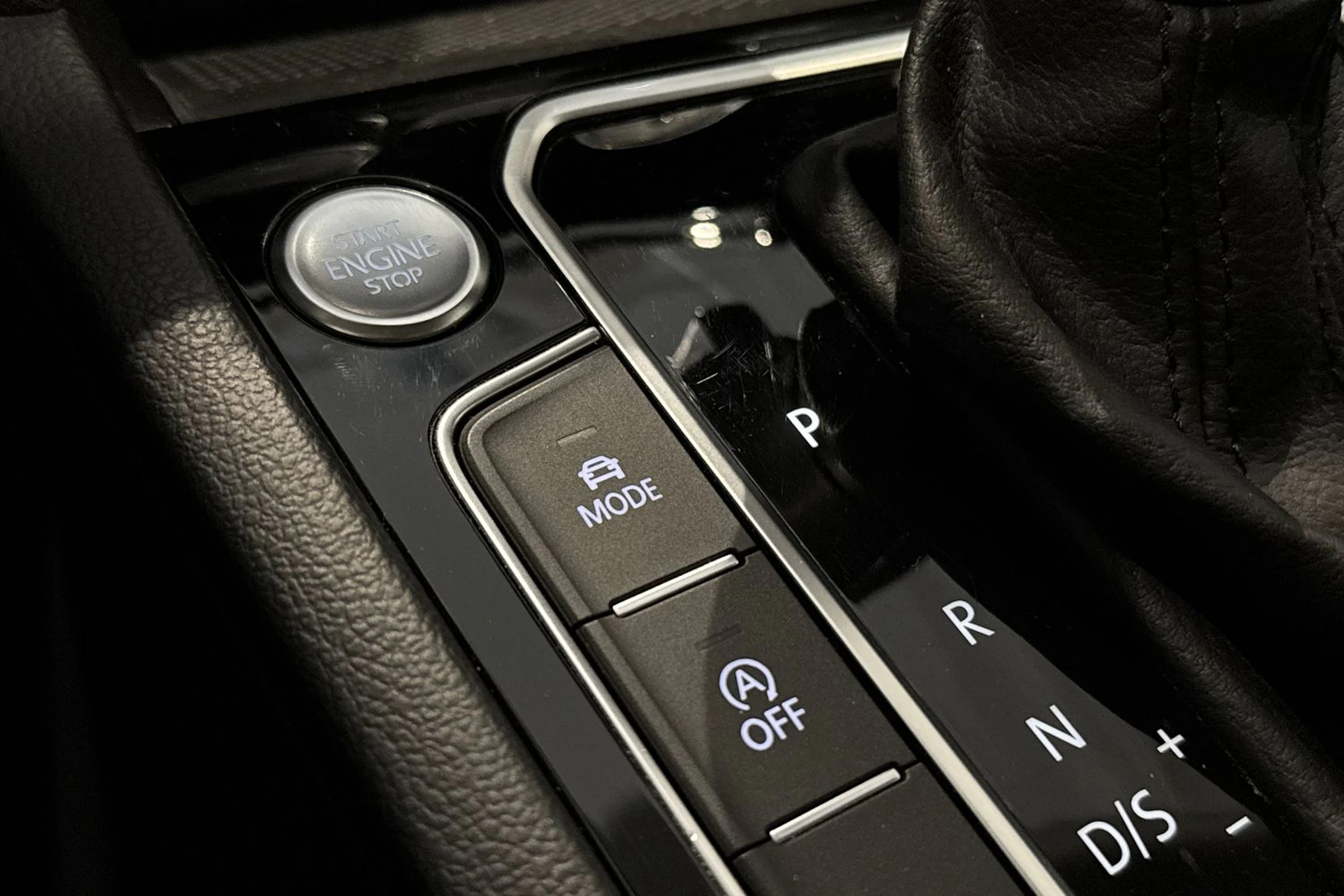 harmaa Volkswagen Passat 2020 kuva 28.